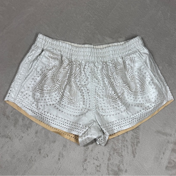 Blank NYC Faux Leather Silver Laser Cut Floral Elastic Waist Shorts Size 25 - Picture 1 of 16